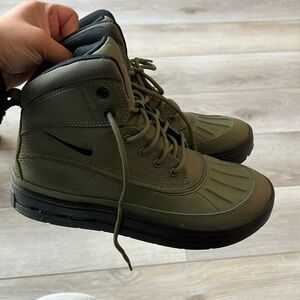 Nike Woodside Boots